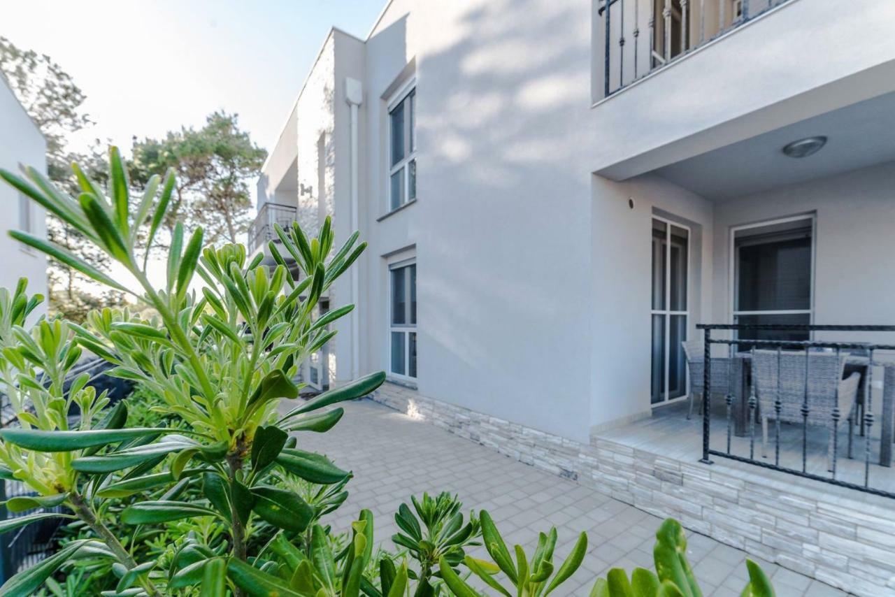 Apartmani Villa Adriatic Вир Экстерьер фото